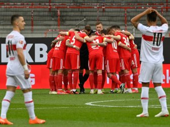 Union Berlin bezwingt den VfB Stuttgart 2:1 Union Berlin bezwingt den VfB Stuttgart 2:1