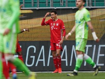 Bayerns Mittelfeldspieler Jamal Musiala (2.v.r) feiert seinen zweiten Treffer mit den Mannschaftskameraden. Foto: Michael Sohn/AP-POOL/dpa Bayerns Mittelfeldspieler Jamal Musiala (2.v.r) feiert seinen zweiten Treffer mit den Mannschaftskameraden. Foto: Michael Sohn/AP-POOL/dpa