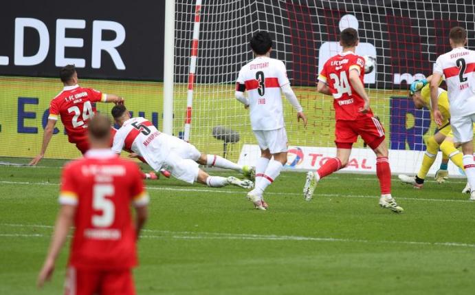 Unions Stürmer Petar Musa (l) erzielt das Tor zur 2:0-Führung. Foto: Andreas Gora/dpa