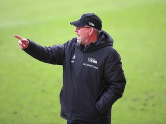 Unions Trainer Urs Fischer ruft seinen Spielern Anweisungen zu. Foto: Andreas Gora/dpa Unions Trainer Urs Fischer ruft seinen Spielern Anweisungen zu. Foto: Andreas Gora/dpa