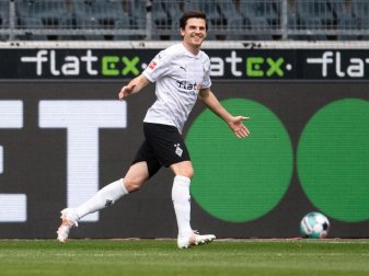 Gladbachs Jonas Hofmann jubelt nach seinem Treffer zum 2:0. Foto: Marius Becker/dpa Gladbachs Jonas Hofmann jubelt nach seinem Treffer zum 2:0. Foto: Marius Becker/dpa