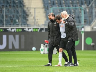 Gladbachs Jonas Hofmann (M.) musste ausgewechselt werden Gladbachs Jonas Hofmann (M.) musste ausgewechselt werden