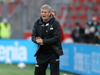Friedhelm Funkel verliert bei seinem Trainer-Comeback