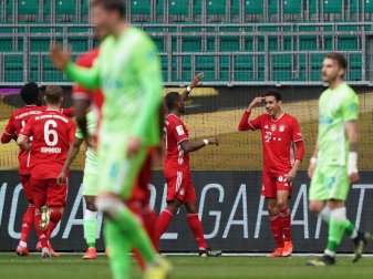 Jamal Musiala (2.v.r) war überragend beim Sieg des FC Bayern in Wolfsburg. Foto: Michael Sohn/AP-POOL/dpa Jamal Musiala (2.v.r) war überragend beim Sieg des FC Bayern in Wolfsburg. Foto: Michael Sohn/AP-POOL/dpa