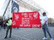 Fußball-Fans protestieren vor einem Spiel der Premier League: «Fans Say No To Fenway's Super Greed - No 'Super' League». Foto: Zac Goodwin/PA Wire/dpa