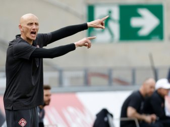 Druck auf Santelli und die Würzburger Kickers nimmt zu Druck auf Santelli und die Würzburger Kickers nimmt zu