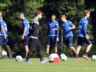 Spieler des Karlsruher SC beim Training. Foto: Uli Deck/dpa Spieler des Karlsruher SC beim Training. Foto: Uli Deck/dpa