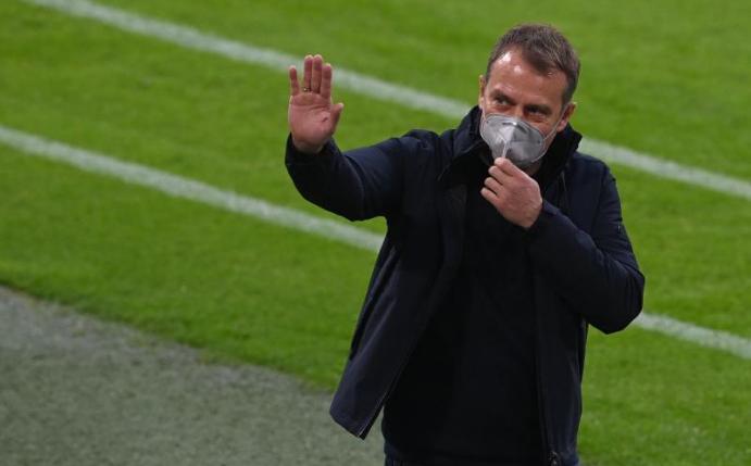 Bayerns Trainer Hansi Flick steht mit seinem Club vor dem Gewinn der deutschen Meisterschaft. Foto: Christof Stache/AFP Pool/dpa