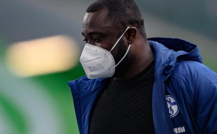 Reagierte sehr emotional auf den Schalker Abstieg: Gerald Asamoah. Foto: Swen Pförtner/dpa