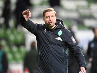 Werders Trainer Florian Kohfeldt ärgert sich über eine vermeintliche Fehlentscheidung. Foto: Carmen Jaspersen/dpa Werders Trainer Florian Kohfeldt ärgert sich über eine vermeintliche Fehlentscheidung. Foto: Carmen Jaspersen/dpa