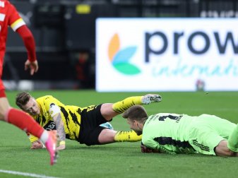 Andreas Luthe foulte Reus im Auge des Schiedsrichters Andreas Luthe foulte Reus im Auge des Schiedsrichters
