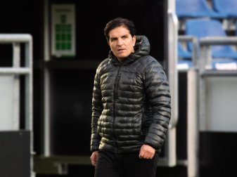 Kenan Kocak steht in Hannover unter Druck. Foto: Julian Stratenschulte/dpa Kenan Kocak steht in Hannover unter Druck. Foto: Julian Stratenschulte/dpa