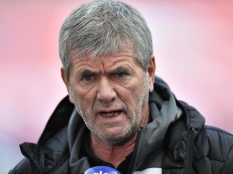 Schöpft mit Köln neue Hoffnung im Abstiegskampf: FC-Coach Friedhelm Funkel. Foto: Martin Meissner/AP-Pool/dpa