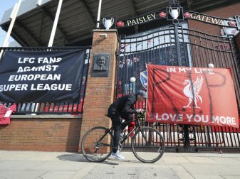Auch die Fans des FC Liverpool hatten gegen die geplante Super League protestiert. Foto: Peter Byrne/PA via AP/dpa