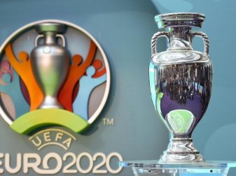 Die EM soll vor Zuschauern gespielt werden. Foto: Facundo Arrizabalaga/EPA/dpa Die EM soll vor Zuschauern gespielt werden. Foto: Facundo Arrizabalaga/EPA/dpa