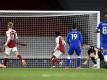 Arsenal-Keeper Bernd Leno lenkte den Ball ins eigene Tor. Foto: Michael Regan/Pool Getty/AP/dpa