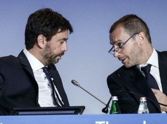 UEFA-Präsident Aleksander Ceferin (r) und Juve-Boss Andrea Agnelli sind keine Freunde mehr. Foto: Gregorio Borgia/AP/dpa UEFA-Präsident Aleksander Ceferin (r) und Juve-Boss Andrea Agnelli sind keine Freunde mehr. Foto: Gregorio Borgia/AP/dpa