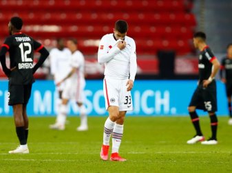 Frankfurts Stürmer André Silva war nach der Niederlage in Leverkusen enttäuscht. Foto: Thilo Schmuelgen/Reuters-Pool/dpa Frankfurts Stürmer André Silva war nach der Niederlage in Leverkusen enttäuscht. Foto: Thilo Schmuelgen/Reuters-Pool/dpa
