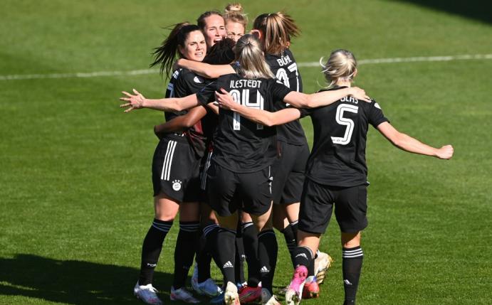 Bayern Münchens Fußballerinnen bezwingen Chelsea mit 2:1