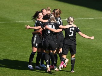Bayern Münchens Fußballerinnen bezwingen Chelsea mit 2:1 Bayern Münchens Fußballerinnen bezwingen Chelsea mit 2:1
