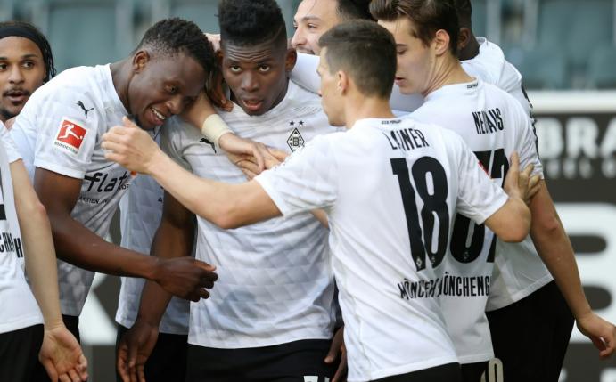 Borussia Mönchengladbach besiegt Arminia Bielefeld 5:0