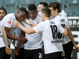 Borussia Mönchengladbach besiegt Arminia Bielefeld 5:0 Borussia Mönchengladbach besiegt Arminia Bielefeld 5:0