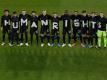 Die deutschen Nationalspieler versteigern ihre getragenen T-Shirts für einen guten Zweck. Foto: Tobias Schwarz/AFP-Pool/dpa