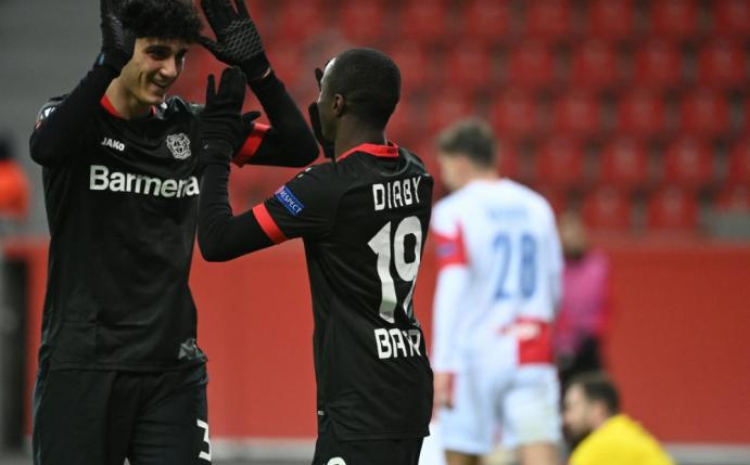 Emrehan Gedikli (l.) erhält Profivertrag