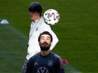 Berichtet von Einsamkeit und Rassismus: Der in der Premier League spielende Nationalspieler Ilkay Gündogan. Foto: Federico Gambarini/dpa Berichtet von Einsamkeit und Rassismus: Der in der Premier League spielende Nationalspieler Ilkay Gündogan. Foto: Federico Gambarini/dpa