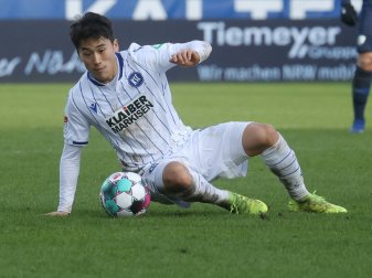 Kyoung-Rok Choi scheitert an Aue-Keeper Klewin Kyoung-Rok Choi scheitert an Aue-Keeper Klewin