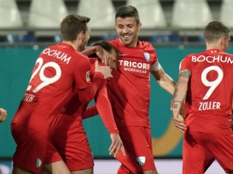Bochums Mittelfeldspieler Robert Tesche jubelt nach dem 1:0. Dennoch hat die Mannschaft am Ende mit 1:3 gegen den SV Darmstadt verloren. Foto: Thomas Frey/dpa Bochums Mittelfeldspieler Robert Tesche jubelt nach dem 1:0. Dennoch hat die Mannschaft am Ende mit 1:3 gegen den SV Darmstadt verloren. Foto: Thomas Frey/dpa