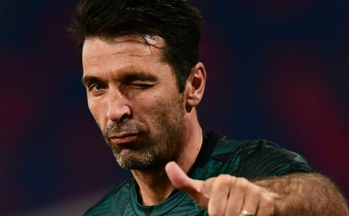 Gianluigi Buffon denkt an die Nachwuchskeeper