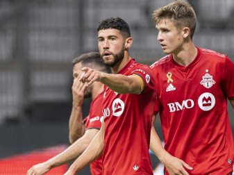 FC Toronto: Aligator stört Spieler beim Training FC Toronto: Aligator stört Spieler beim Training