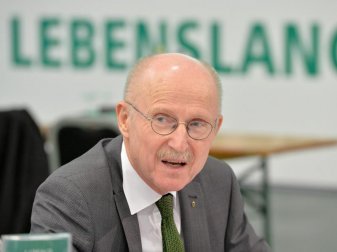 Kritisiert Werders Vereinsführung: Ex-Manager Willi Lemke. Foto: picture alliance / Carmen Jaspersen/dpa Kritisiert Werders Vereinsführung: Ex-Manager Willi Lemke. Foto: picture alliance / Carmen Jaspersen/dpa