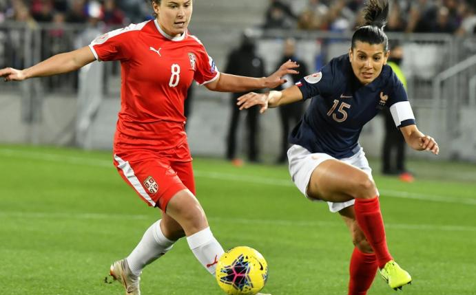 Dina Blagojevic (l.) wechselt zu Bayer Leverkusen