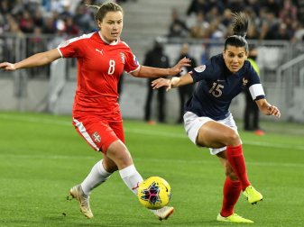 Dina Blagojevic (l.) wechselt zu Bayer Leverkusen Dina Blagojevic (l.) wechselt zu Bayer Leverkusen