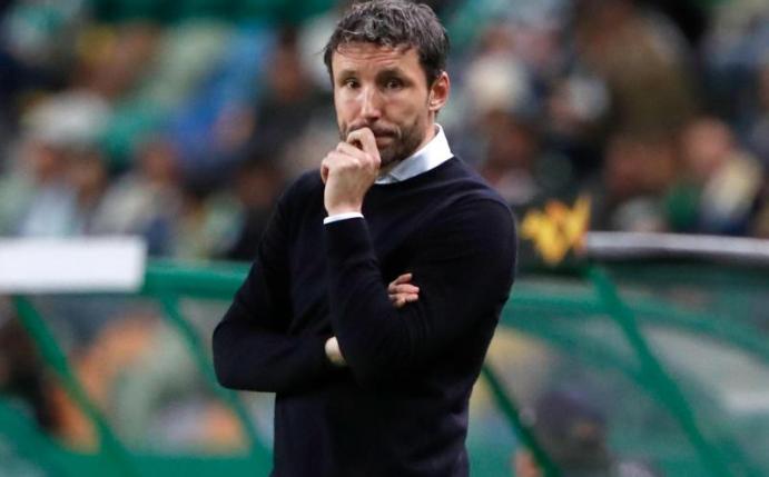 Kehrt Ex-Bayern-Profi Mark van Bommel als Trainer in die Bundesliga zurück?. Foto: Armando Franca/AP/dpa