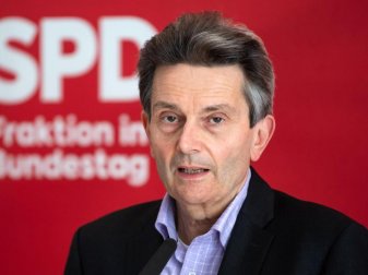 Fordert den Rücktritt von DFB-Präsident Fritz Keller: SPD-Politiker Rolf Mützenich. Foto: Bernd von Jutrczenka/dpa Fordert den Rücktritt von DFB-Präsident Fritz Keller: SPD-Politiker Rolf Mützenich. Foto: Bernd von Jutrczenka/dpa
