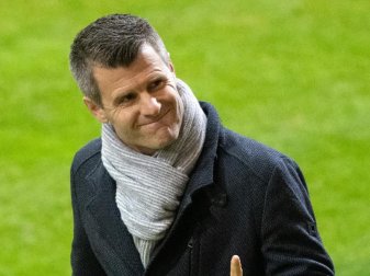 Steht mit den Bayern-Frauen vor einer schweren Aufgabe beim Rückspiel in London: Trainer Jens Scheuer. Foto: Matthias Balk/dpa Steht mit den Bayern-Frauen vor einer schweren Aufgabe beim Rückspiel in London: Trainer Jens Scheuer. Foto: Matthias Balk/dpa