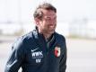 Der neue Chef-Trainer vom FC Augsburg: Markus Weinzierl kommt zum Training. Foto: Sven Hoppe/dpa