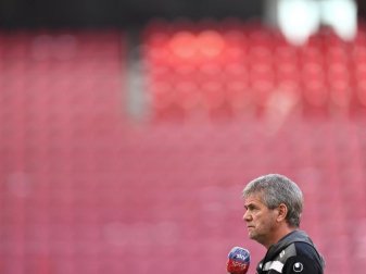 Hat nicht gezögert, die Rettungsmission beim abstiegsbedrohten FC Köln zu übernehmen: Trainer Friedhelm Funkel. Foto: Rolf Vennenbernd/dpa Pool/dpa Hat nicht gezögert, die Rettungsmission beim abstiegsbedrohten FC Köln zu übernehmen: Trainer Friedhelm Funkel. Foto: Rolf Vennenbernd/dpa Pool/dpa