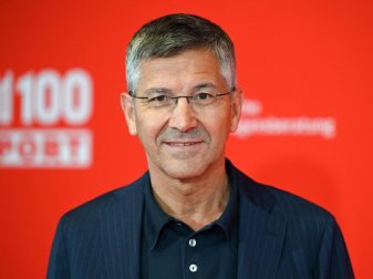 Hat nächste Saison Julian Nagelsmann als Trainer beim FC Bayern: Präsident Herbert Hainer. Foto: Arne Dedert/dpa