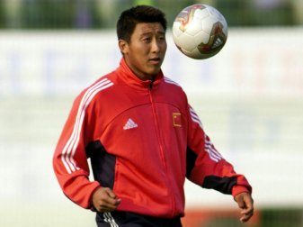 Zhang Enhua bei der WM 2002 in Südkorea und Japan Zhang Enhua bei der WM 2002 in Südkorea und Japan