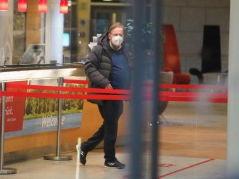 Rainer Koch, DFB-Vizepräsident, kommt ins Kongresshotel Potsdam. Foto: Jörg Carstensen/dpa Rainer Koch, DFB-Vizepräsident, kommt ins Kongresshotel Potsdam. Foto: Jörg Carstensen/dpa