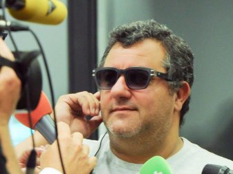 Schließt einen Wechsel von Erling Haaland im Sommer nicht aus: Mino Raiola. Foto: Olivier Anrigo/EPA/dpa