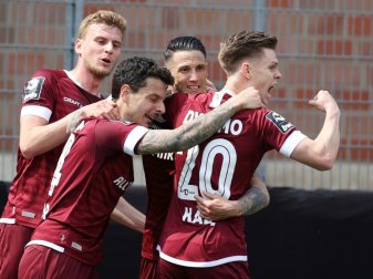 Jubel bei Dynamo Dresden nach dem Führungstreffer 