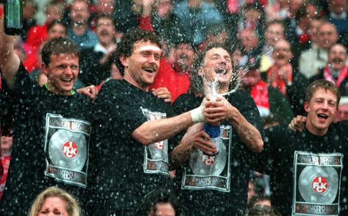 Jubel bei Kaiserslautern nach der Meisterschaft 1998