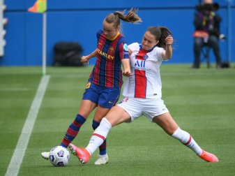 Sara Däbritz (r.) im Spiel gegen den FC Barcelona Sara Däbritz (r.) im Spiel gegen den FC Barcelona