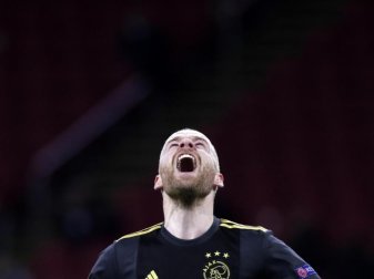 Der frühere Bremer Davy Klaassen hat mit Ajax Amsterdam die niederländische Meisterschaft gewonnen. Foto: Peter Dejong/AP/dpa