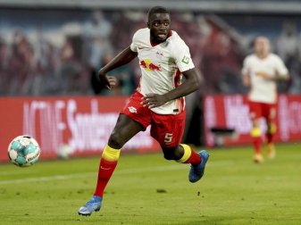 Auch englische Clubs hatten Interesse an Leipzigs Dayot Upamecano. Foto: Michael Sohn/AP-Pool/dpa Auch englische Clubs hatten Interesse an Leipzigs Dayot Upamecano. Foto: Michael Sohn/AP-Pool/dpa